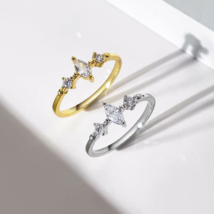 Nouvelle bague de mariage simple en or plaqué 18 carats avec zircone cubique pour femmes - Product Image 1