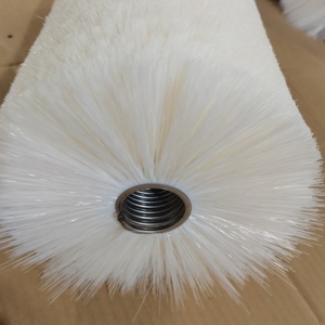 Brosse de nettoyage de panneaux photovoltaïques industriels personnalisée avec rouleau cylindrique en nylon et manche en alliage d'aluminium durable - Product Image 6