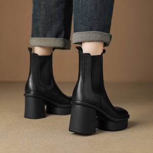 Botín de Mujer con Tacón Grueso y Punta Cuadrada, Cómodo y Multifuncional, con un Diseño de Estilo Retro - Product Image 6