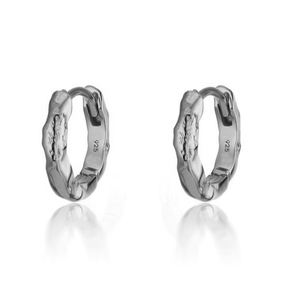 Aros de oro con textura delicada elegante Gemnel: lujo sutil - Product Image 5