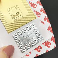 Feuille d'aluminium métallique Logo gaufré Autocollant adhésif pour vodka Étiquettes pour bouteilles en métal