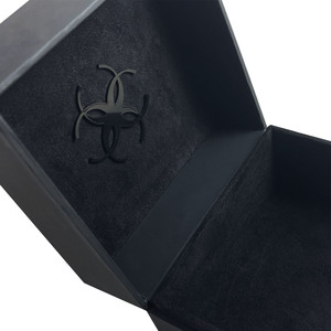 Boîte à bijoux élégante en velours avec logo en acrylique, étui cadeau pour bague - Product Image 4