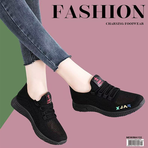 2025 nouvelles femmes vieux Pékin Style chaussures en tissu semelle souple maman-amical respirant à la mode décontracté semelle unique chaussures de marche - Product Image 1