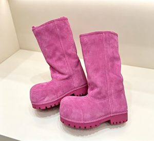 Bottes de neige mi-mollet en daim rose vif pour femme, semelle épaisse à crampons, doublure polaire chaude, bottes hautes à plateforme pour l'hiver, vente en gros - Product Image 1
