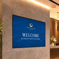 Écran LED ultra-fin pour affichage intérieur fixe, idéal pour l'image de marque des hôtels, les affichages de services aux clients et les projets de entrepreneurs.