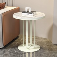 Table basse compacte de luxe léger, design moderne minimaliste avec structure métallique et plateau en pierre veinée, multifonctionnelle pour salon