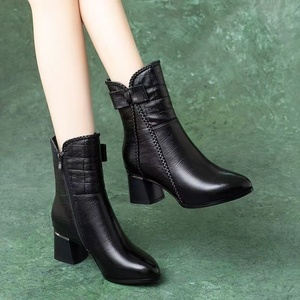 Authentische Modische Übergrößen-Kurzstiefel für Damen Lässige Allzweck-Stiefel mit Samtfutter, Seitenreißverschluss und Schleifenknoten - Product Image 1