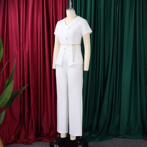 D618 Completo Estivo Trendy da Donna: Top Elegante a Maniche Corte con Bottoni e Scollo a V e Pantaloni a Gamba Larga - Set Due Pezzi <span class=keywords><strong>Abbigliamento</strong></span> Donna - Product Image 4