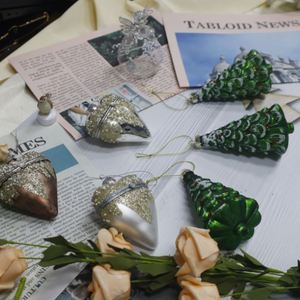 Adorno Navideño de Cristal Soplado Verde Retro, Impreso con UV, Hecho a Mano, de Alta Calidad - Product Image 1