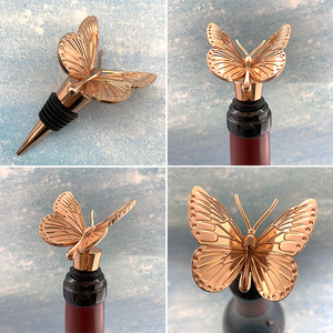 Verseur à vin et bouchon de bouteille en métal personnalisable avec joint sous vide, design mignon de tête de cheval, option de logo personnalisé pour Noël - Product Image 6