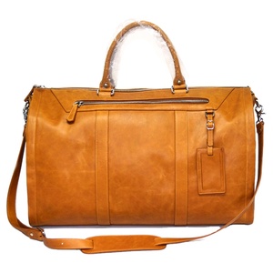 Échantillon gratuit : Housse de costume de mariage en cuir polyester marron, faite à la main, de luxe, personnalisée pour homme et femme, pour le voyage - Product Image 1