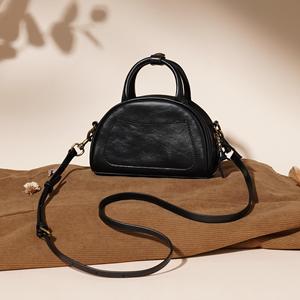 Bolso de piel de vaca suave con asa para el hombro, un bolso cruzado retro y sencillo de gran capacidad para mujer - Product Image 2