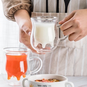 <span class=keywords><strong>Tasse</strong></span> à café en verre borosilicate transparente faite à la main résistante à la chaleur <span class=keywords><strong>tasse</strong></span> en verre de lait de vache à <span class=keywords><strong>double</strong></span> <span class=keywords><strong>paroi</strong></span> - Product Image 1