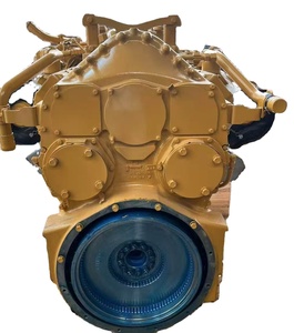 Le bulldozer D10T2 est propulsé par un moteur C27, d'une puissance de 571 kW et d'une vitesse de 1800 tr/min, doté de 12 cylindres. - Product Image 5
