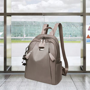 Sac à dos de voyage antivol avec logo OEM 2025 Sac pour ordinateur portable étanche à la mode Port de chargement personnalisable pour le polyester - Product Image 2