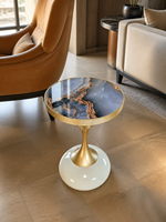 Table d'appoint ronde en MDF imprimé, directement de l'usine, avec piétement en fer doré et base sculpturale blanche pour salon, hôtel, OEM, ODM