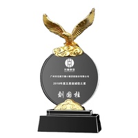 YZ Direct Sales Trophée en cristal personnalisé design spécial trophée en cristal et métal en forme d'aigle plaque de verre en cristal