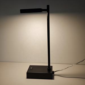 Chambre Hampton Inn Hilton <span class=keywords><strong>Kinetic</strong></span> Scheme Studio avec bureau LED rotatif en fer noir alimenté par courant alternatif, 1 lit king-size, 2 lits queen-size, et table de lecture - Product Image 3