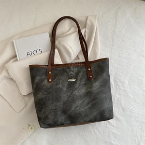 Sac à bandoulière grande capacité pour femme avec pendentif nuage, sac fourre-tout tendance pour femme - Product Image 5