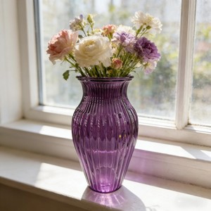 Vaso <span class=keywords><strong>in</strong></span> <span class=keywords><strong>Vetro</strong></span> Alto Scanalato Viola, Vaso Decorativo per Fiori con Design Scanalato per Casa, Pavimento, Matrimoni, Vendita all'Ingrosso - Product Image 1