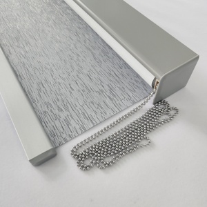 Stores enrouleurs semi-occultants à chaîne silencieuse avec contrôle de la lumière du jour et quincaillerie renforcée pour salon - Product Image 1