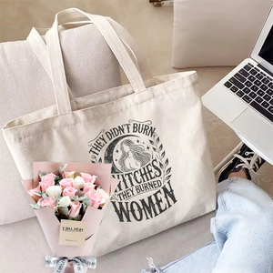 Sie brennten keine Hexen, sie brennten Frauen. Muster-Tragetasche aus Segeltuch, personalisierte Umhängetasche für Reisen, wiederverwendbar für Damen - Product Image 5