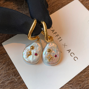 <span class=keywords><strong>Orecchini</strong></span> <span class=keywords><strong>Pendenti</strong></span> Staccabili in Ottone Placcato Oro 18K con <span class=keywords><strong>Perle</strong></span> d'Acqua Dolce Naturali e Accenti in Zirconia, Gioielli da Donna all'Ingrosso - Product Image 3