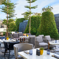 Meubles de restaurant d'hôtel de luxe, ensemble table et chaises de salle à manger modernes, personnalisé pour les zones de restauration en plein air et en intérieur des complexes hôteliers et bistrots