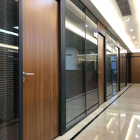 Chine ManufacturerDouble panneaux de mur de verre modulaires en aluminium de bureau cloison mobile avec persienne