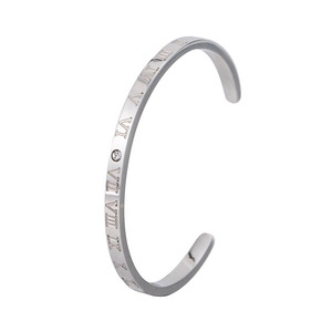 Bracelet manchette en acier inoxydable avec lettres romaines et incrustation de diamants, design ouvert, bijou cadeau - Product Image 5