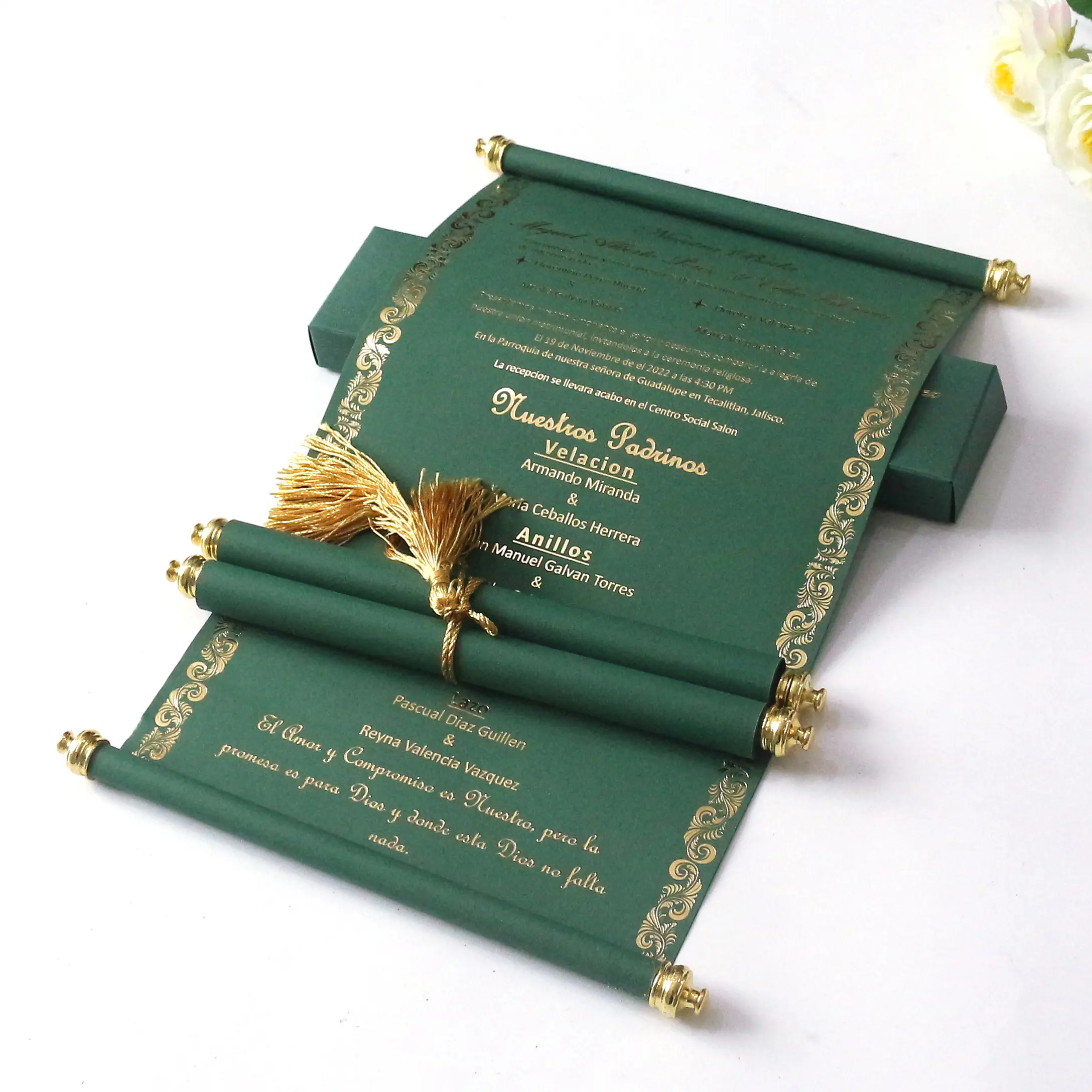 Cartões de convite de casamento, cartões de design criativo verde escuro com varas de rolagem e caixa de papel