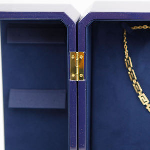 Caja de Regalo de Joyería Rectangular de Madera de Lujo Hecha a Mano con Logotipo Personalizado de Alta Calidad, con Forro de Gamuza y Cartón - Product Image 3