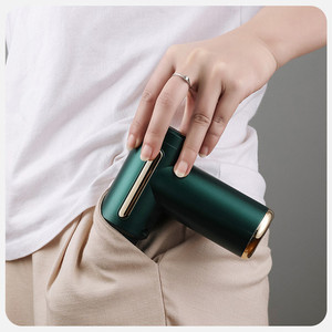Mini pistolet de massage portable rechargeable USB pour le corps entier, vert - Product Image 1