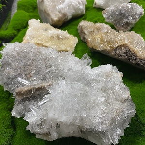 Bán Buôn Cụm Tinh Thể Thạch Anh Trong Suốt Tự Nhiên Của Mẫu Vật Trang Trí Nhà Cụm Tinh Thể Hoa Cúc - Product Image 1
