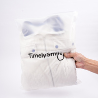 Sac en plastique mat avec fermeture éclair personnalisée pour vêtements, impression de logo d'usine, emballage de vêtements, sac en plastique givré avec fermeture éclair