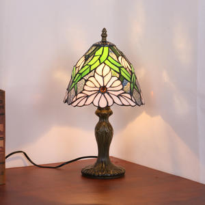 Lampe de table en chrysanthème d'inspiration campagnarde Ouhaodi, art déco fait main pour la lecture, éclairage créatif de chevet et de café - Product Image 5