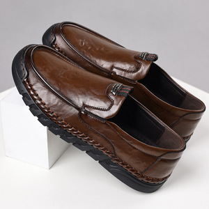 Mocassins pour hommes en cuir marron à semelle épaisse et talon bas, faits à la main, nouveau style 2026 - Product Image 3