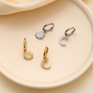 Pendientes de Aro con Dijes de Sol, Luna y Estrella, en Acero Inoxidable con Baño de Oro PVD de 18k, Resistentes al Agua, Modernos, para Mujer - Product Image 1
