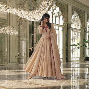 Ensemble Anarkali brodé beige en mélange de mousseline, tenue de mariage, long manteau, dupatta en tulle, vêtements indiens festifs pour femmes - Product Image 3