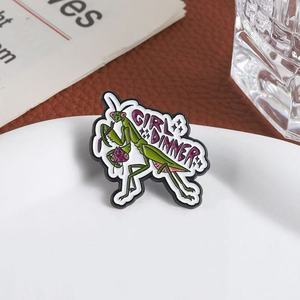 Broche Elegante de Esmalte con Diseño de Chica de Dibujos Animados y Mantis Relicaria, Pin de Solapa para Mochila con Motivo de Feminismo y Poder Femenino, Joyería de Regalo para Amigas - Product Image 2