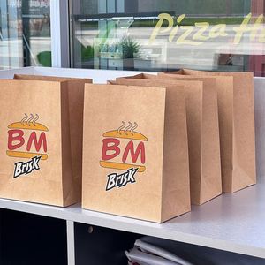 ถุงกระดาษคราฟท์สีน้ำตาลสำหรับบรรจุขนมปังและของหวานแบบนำกลับบ้าน  ไม่มีหูหิ้ว  ย่อยสลายได้ รีไซเคิลได้ เป็นมิตรกับสิ่งแวดล้อม  พร้อมโลโก้สั่งทำได้ - Product Image 1