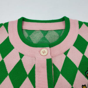 مصنع جديد متماسكة بدلة الموضة جولة الرقبة أرجايل سترة سترة المرأة حزمة طويلة الورك اثنين من قطعة تنورة سترة مجموعة - Product Image 4