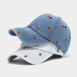 Nuovo Cappellino da Baseball in Denim con Ricamo Retrò a Ciliegie, Morbido e Trendy, per Donna, Effetto Viso Sottile - Product Image 1