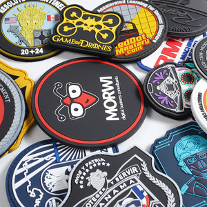 Logo personnalisé 3D en PVC souple gaufré silicone auto-adhésif broderie au fer sur le dos <span class=keywords><strong>patch</strong></span> en caoutchouc pour vêtements vêtement jeans chapeaux - Product Image 1