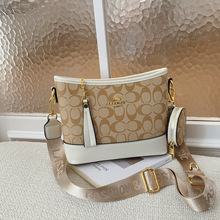 Sac seau tendance en PU pour femme avec doublure en fibre de polyester et motifs géométriques, idéal pour porter ou accrocher en bandoulière au printemps - Product Image 3