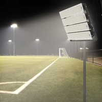 Projecteur LED modulaire IP67 résistant aux projections de sel pour mât élevé, idéal pour la route