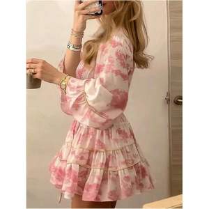 Robe courte à volants floraux personnalisée pour femmes, col en V, manches 3/4, robe décontractée bohème pour les vacances - Product Image 1