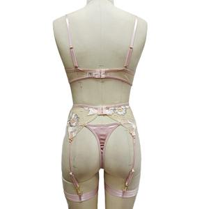 Prix usine Floral avec <span class=keywords><strong>porte</strong></span>-<span class=keywords><strong>jarretelles</strong></span> et bas dentelle brodée ensembles Lingerie Sexy chaud Transparent pour <span class=keywords><strong>femme</strong></span> - Product Image 4