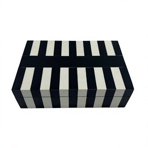 Caja de Resina, Esculturas Contemporáneas Hechas a Mano y Pintadas a Mano, Estatua de Gesto de Forma Irregular, Adornos de Resina con Pose de Amor y Paz - Product Image 3
