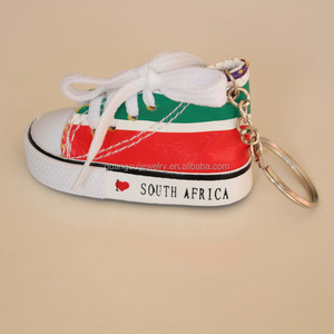 Venta al por mayor logotipo personalizado Sudáfrica recuerdo 3D lona zapato forma zapatilla llavero - Product Image 5